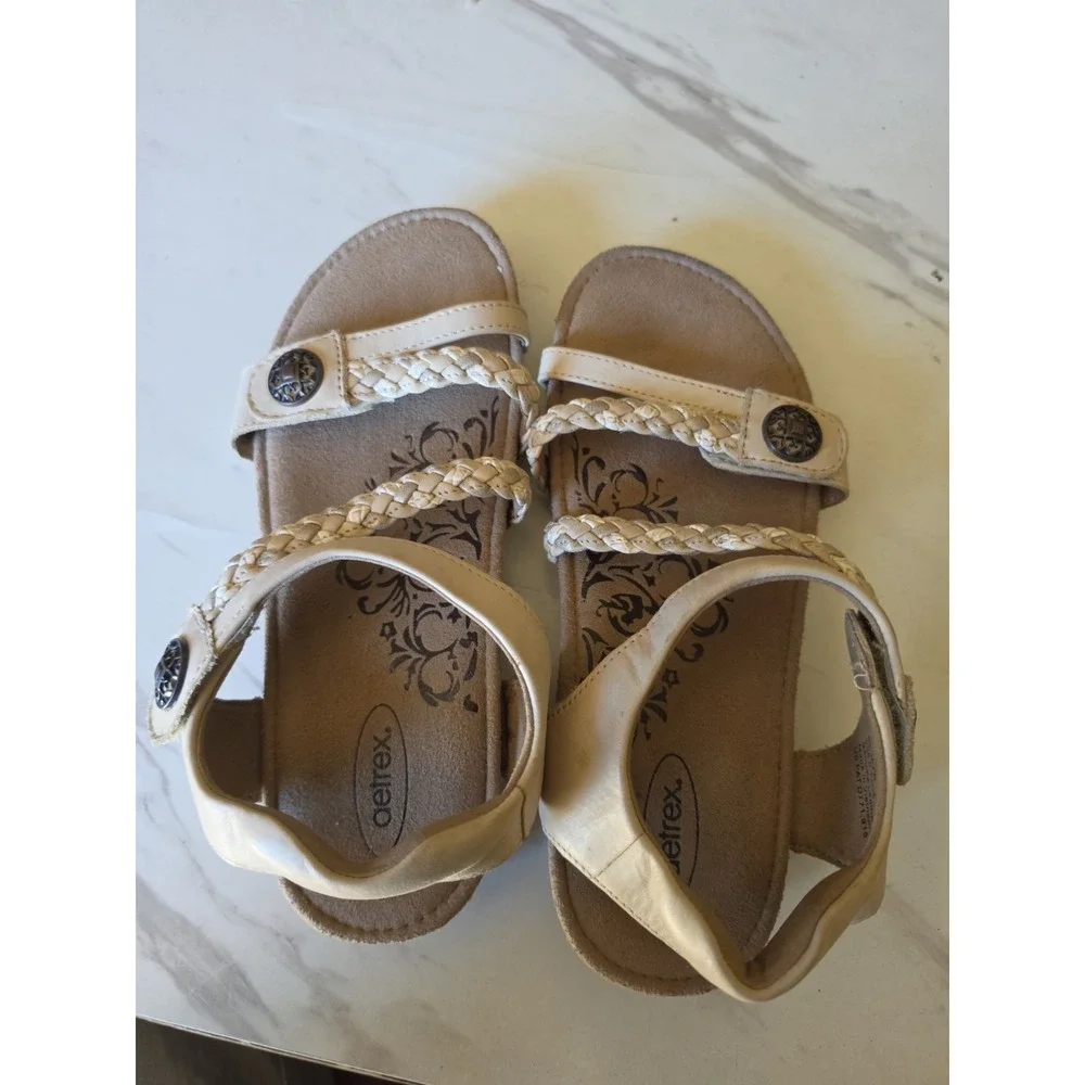 Aetrex Lydia Adjustable Wedge slip on sandal white size 6